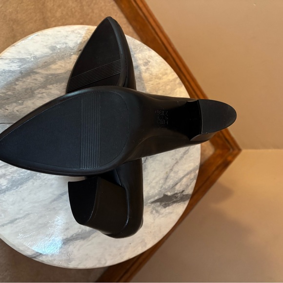 NWOT Classy Naturalizer Caprice Leather Black Heels with Accent size 8 - Picture 7 of 7